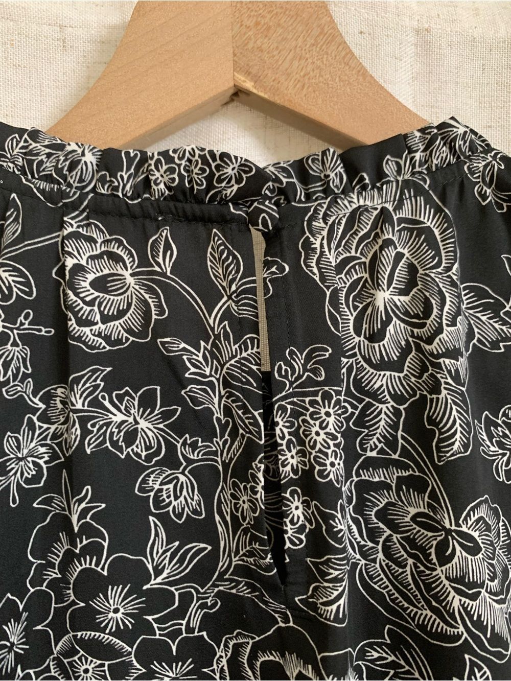 LOFT Petite Etched Floral Ruffle Neck Bubble Hem Black White Cap-Sleeve Blouse - Picture 7 of 8